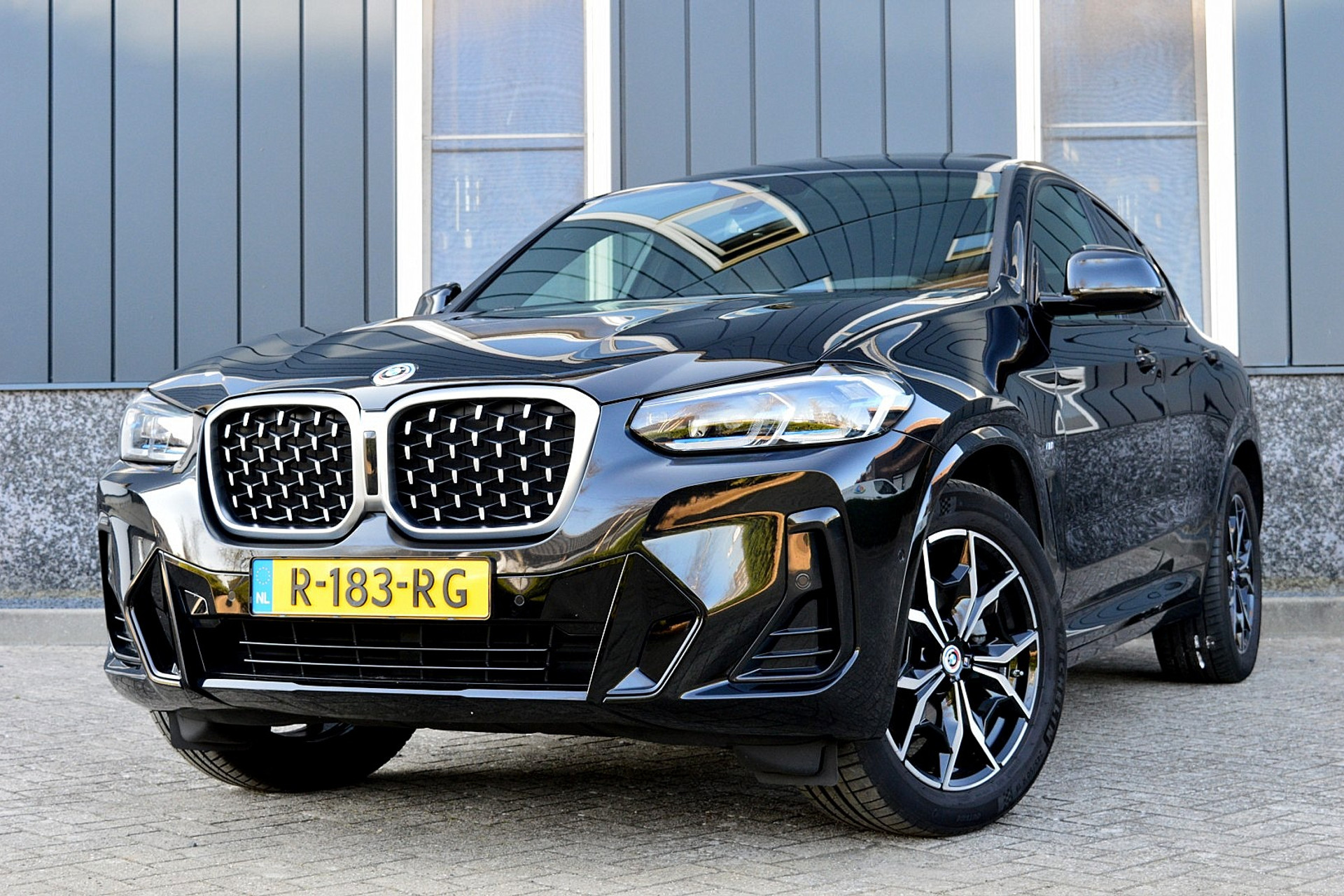 BMW X4 xDrive20i M-Sport Business Edition Plus 43551347-0.jpg | ABC Auto's