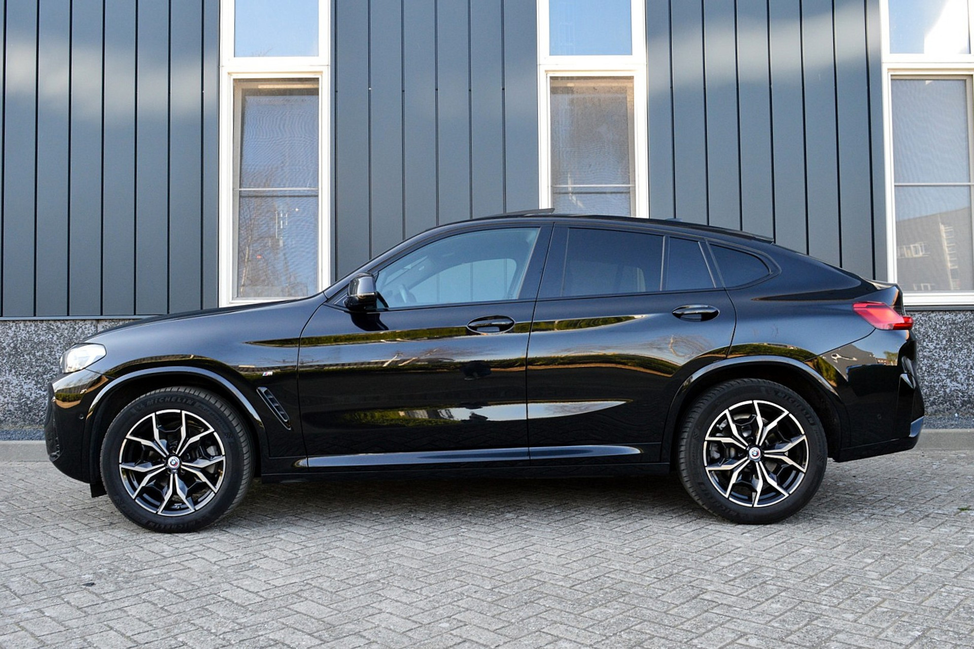 BMW X4 xDrive20i M-Sport Business Edition Plus 43551347-1.jpg | ABC Auto's