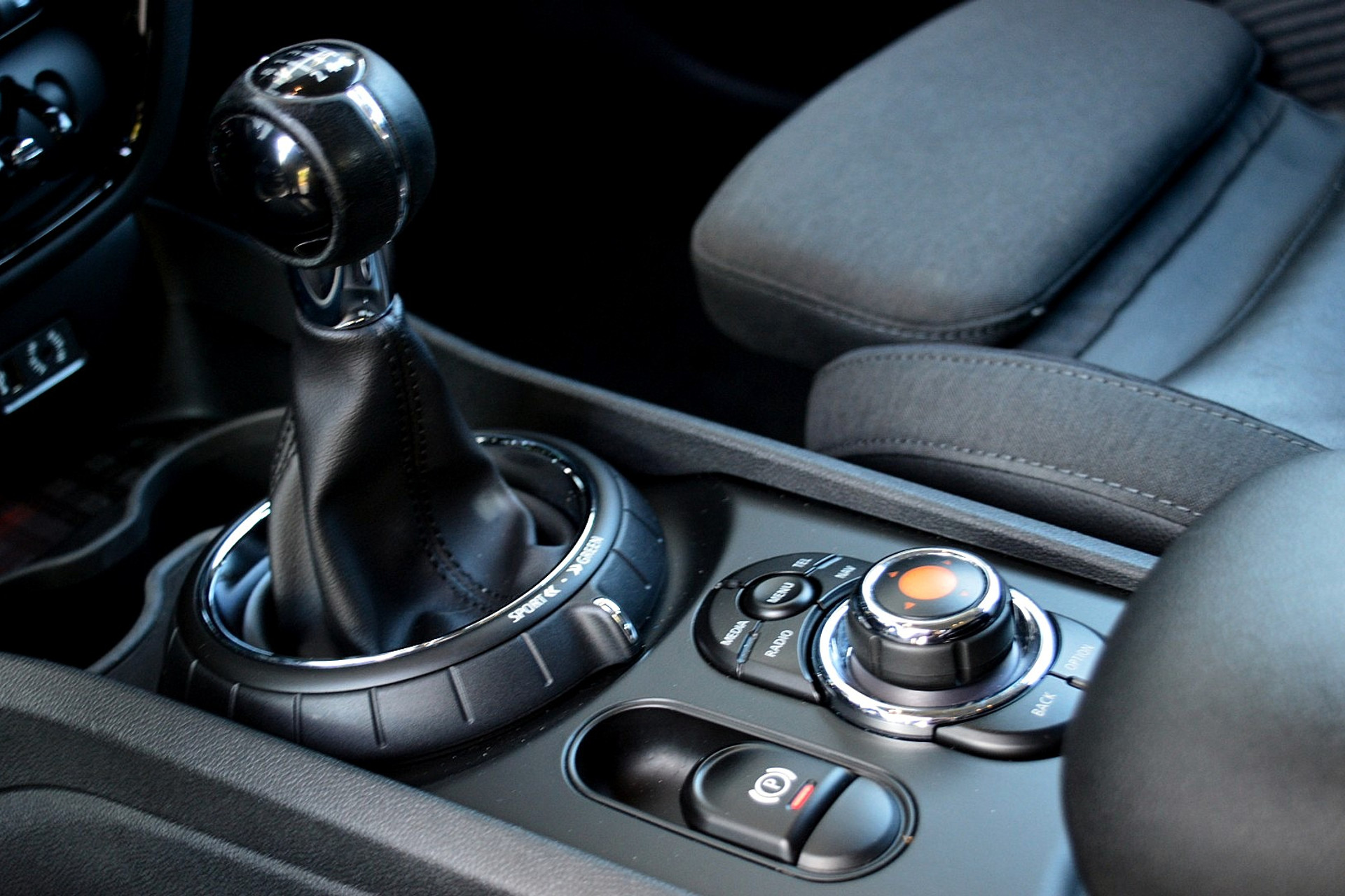 MINI Clubman 2.0 Cooper S Chili Serious Business 46500190-22.jpg | ABC Auto's