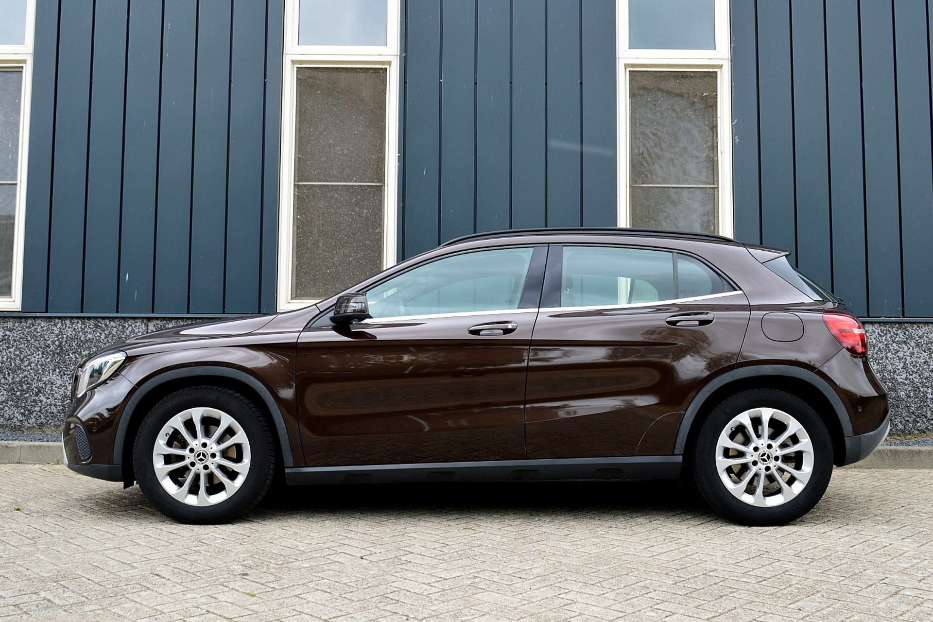 Mercedes-Benz GLA 180 Business Solution Plus Upgrade Edition 46690223-1.jpg | ABC Auto's