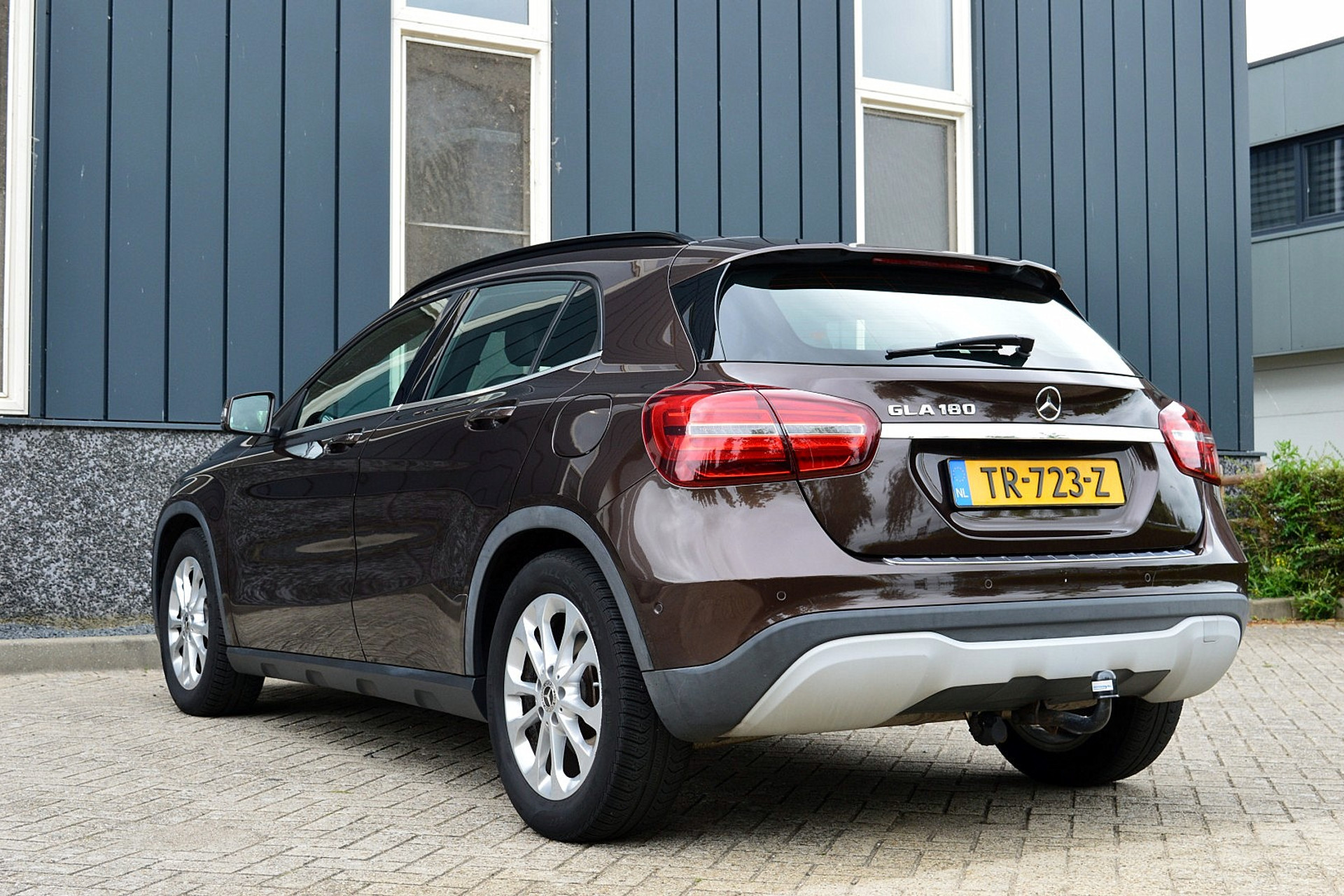 Mercedes-Benz GLA 180 Business Solution Plus Upgrade Edition 46690223-2.jpg | ABC Auto's