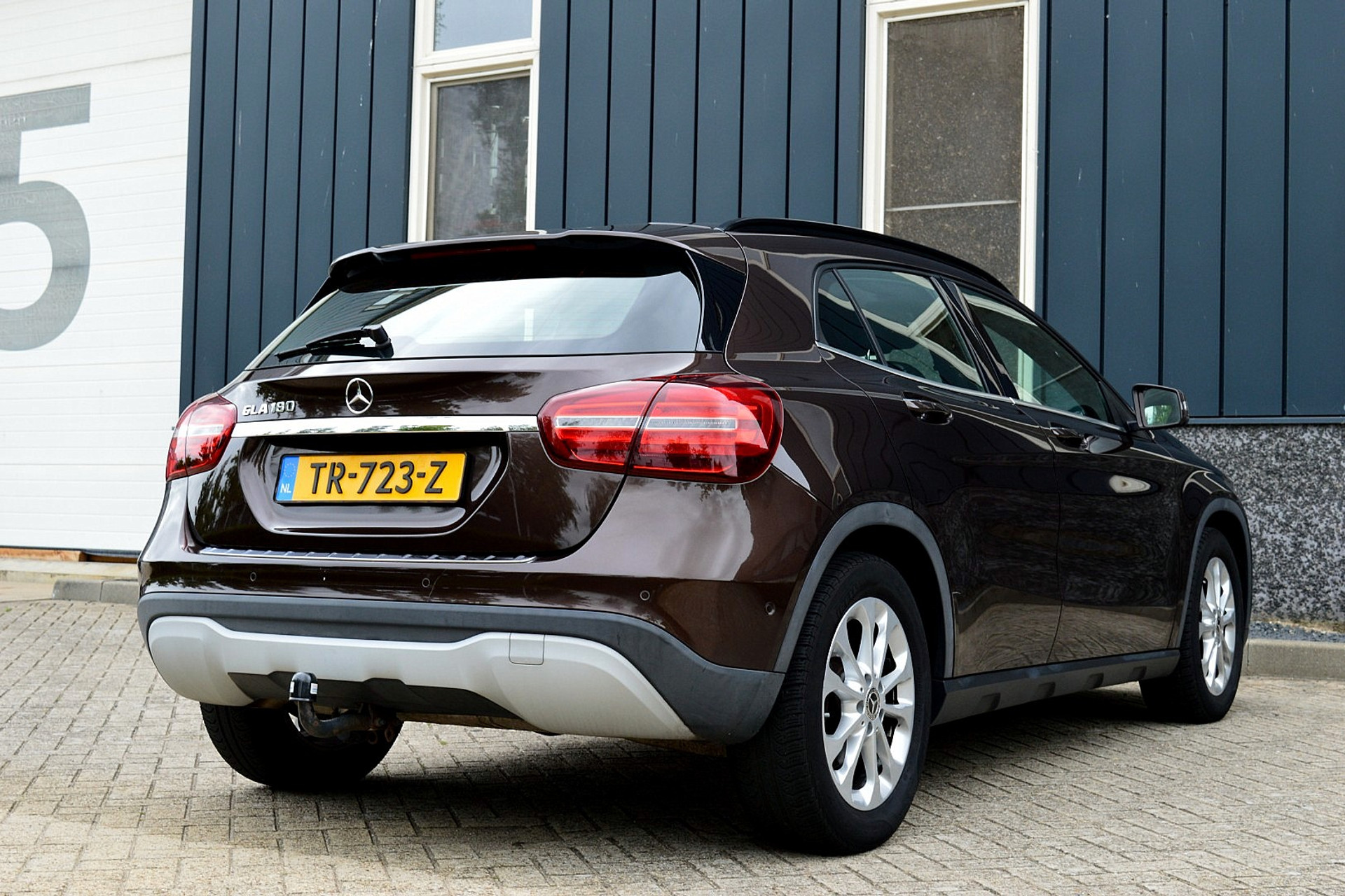 Mercedes-Benz GLA 180 Business Solution Plus Upgrade Edition 46690223-4.jpg | ABC Auto's