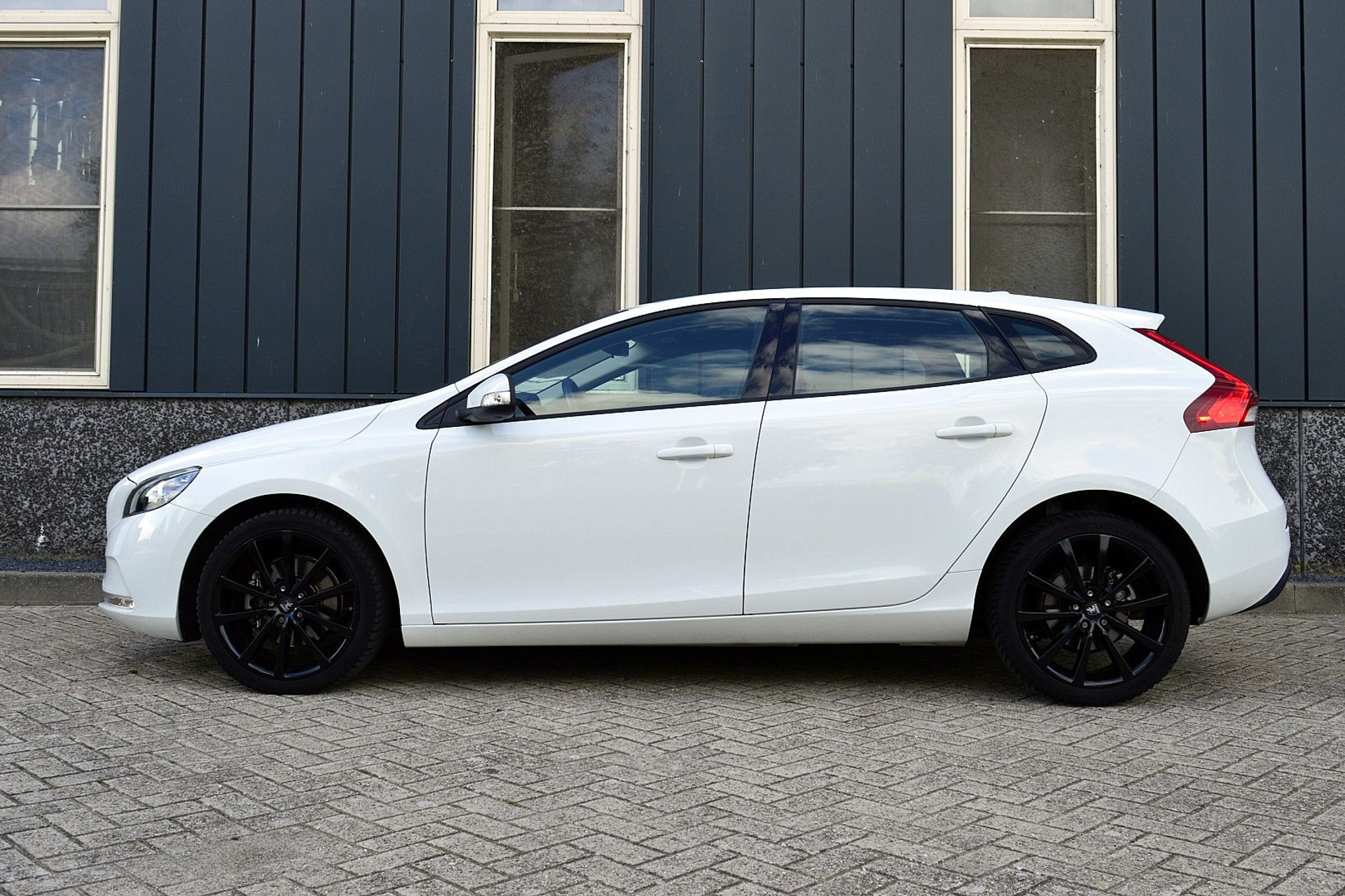 Volvo V40 2.0 T2 Nordic 47470272-1.jpg | ABC Auto's
