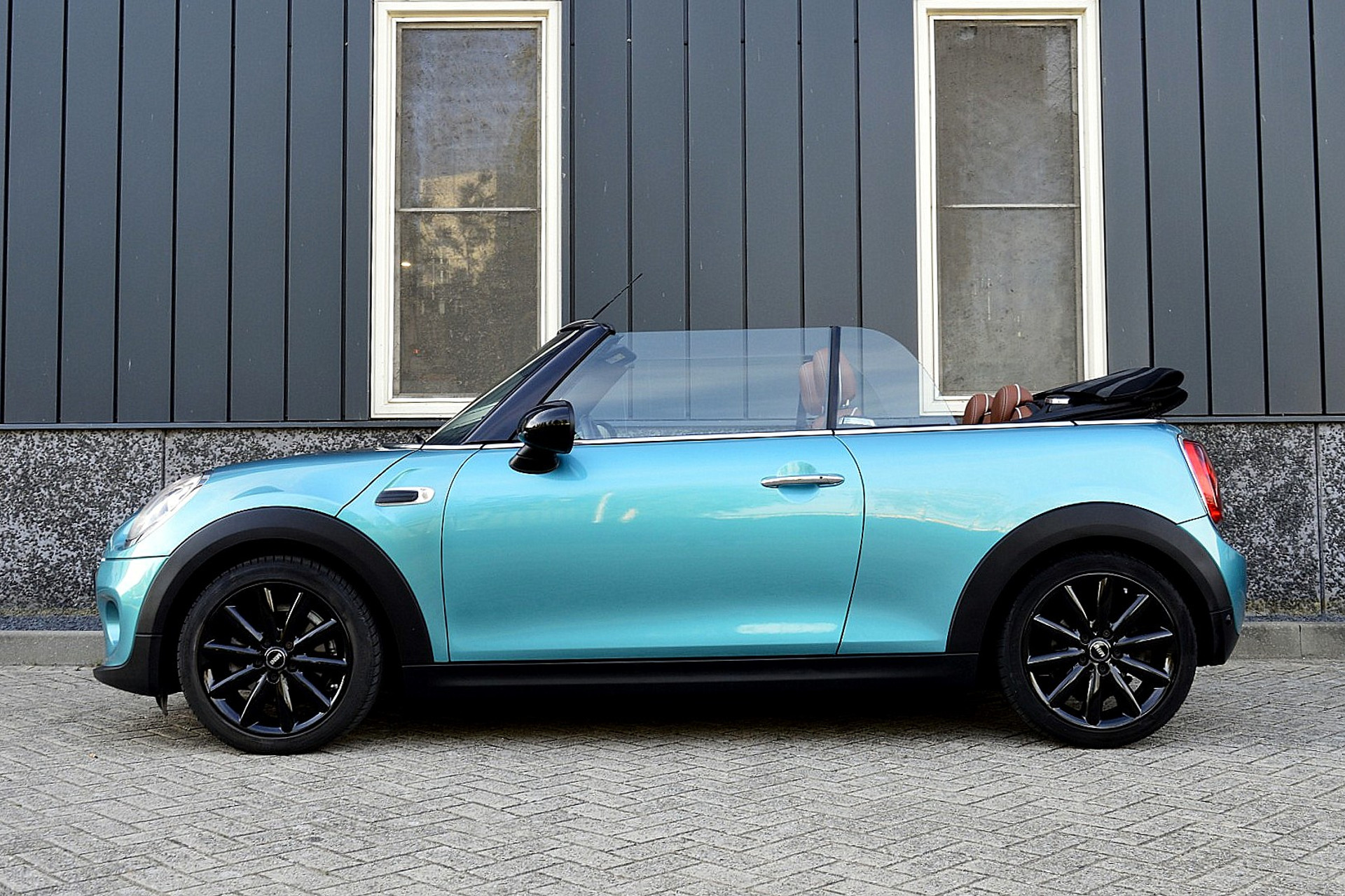 MINI Cabrio 1.5 Cooper Chili Serious Business 48049689-1.jpg | ABC Auto's