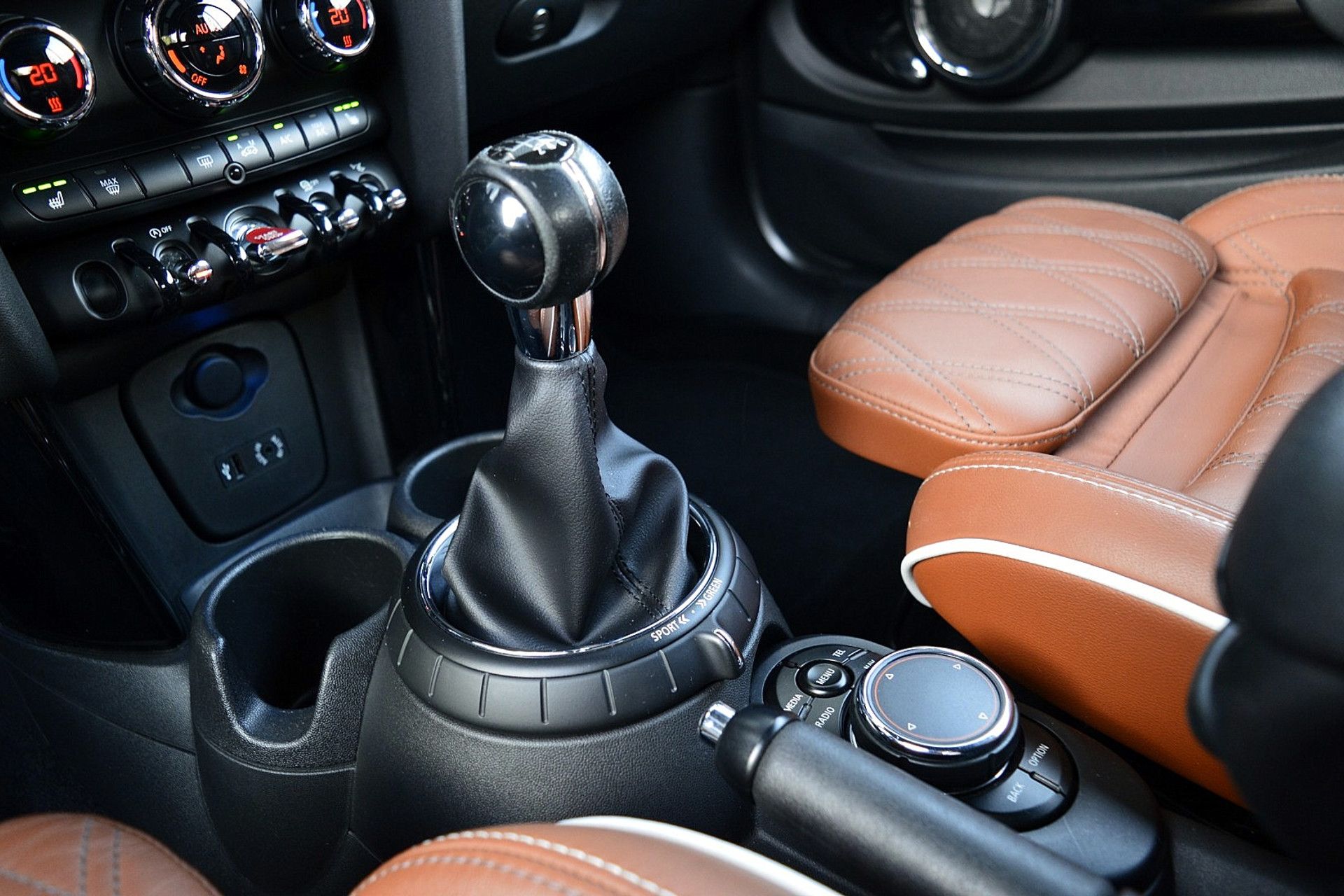 MINI Cabrio 1.5 Cooper Chili Serious Business 48049689-22.jpg | ABC Auto's