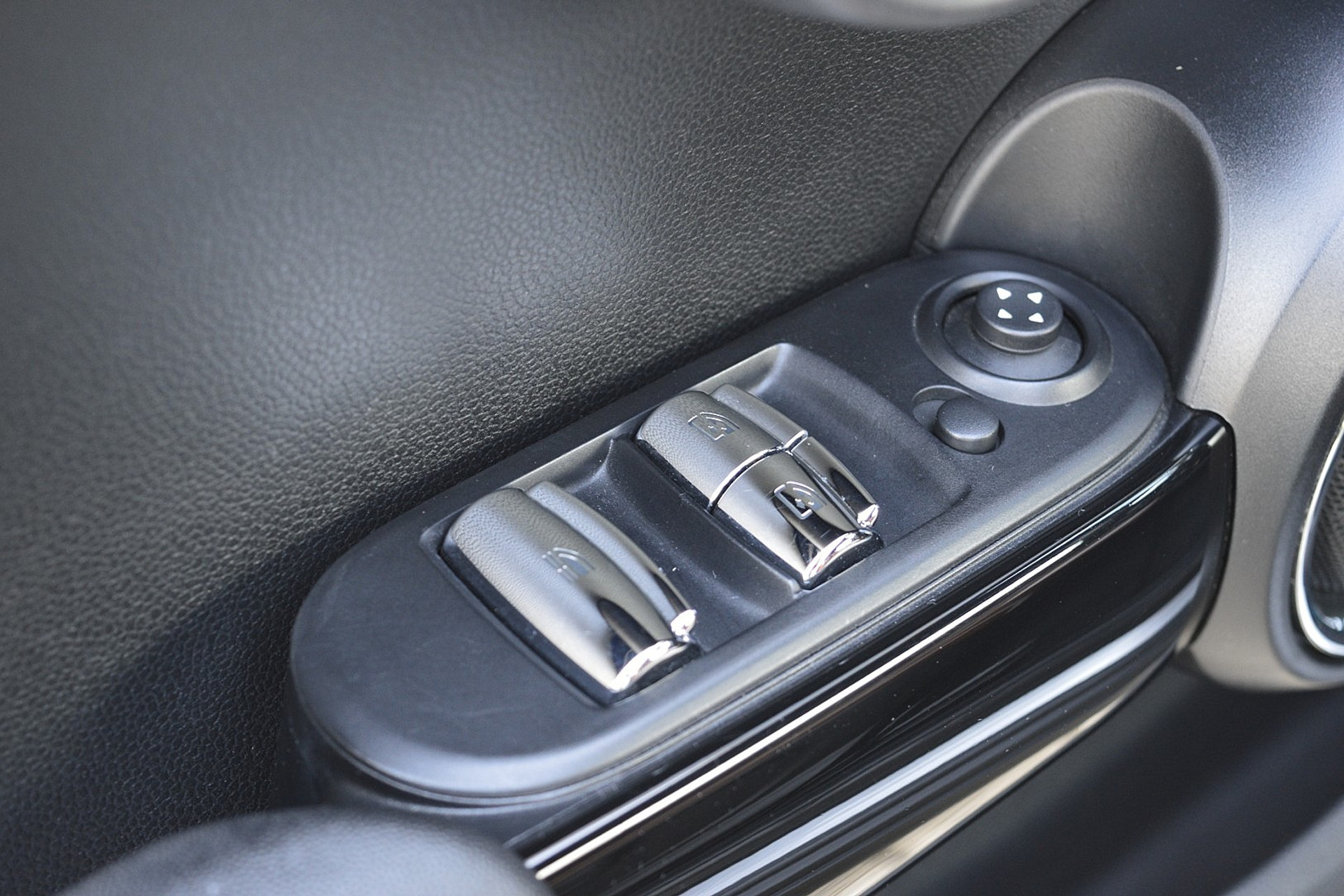 MINI Cabrio 1.5 Cooper Chili Serious Business 48049689-24.jpg | ABC Auto's