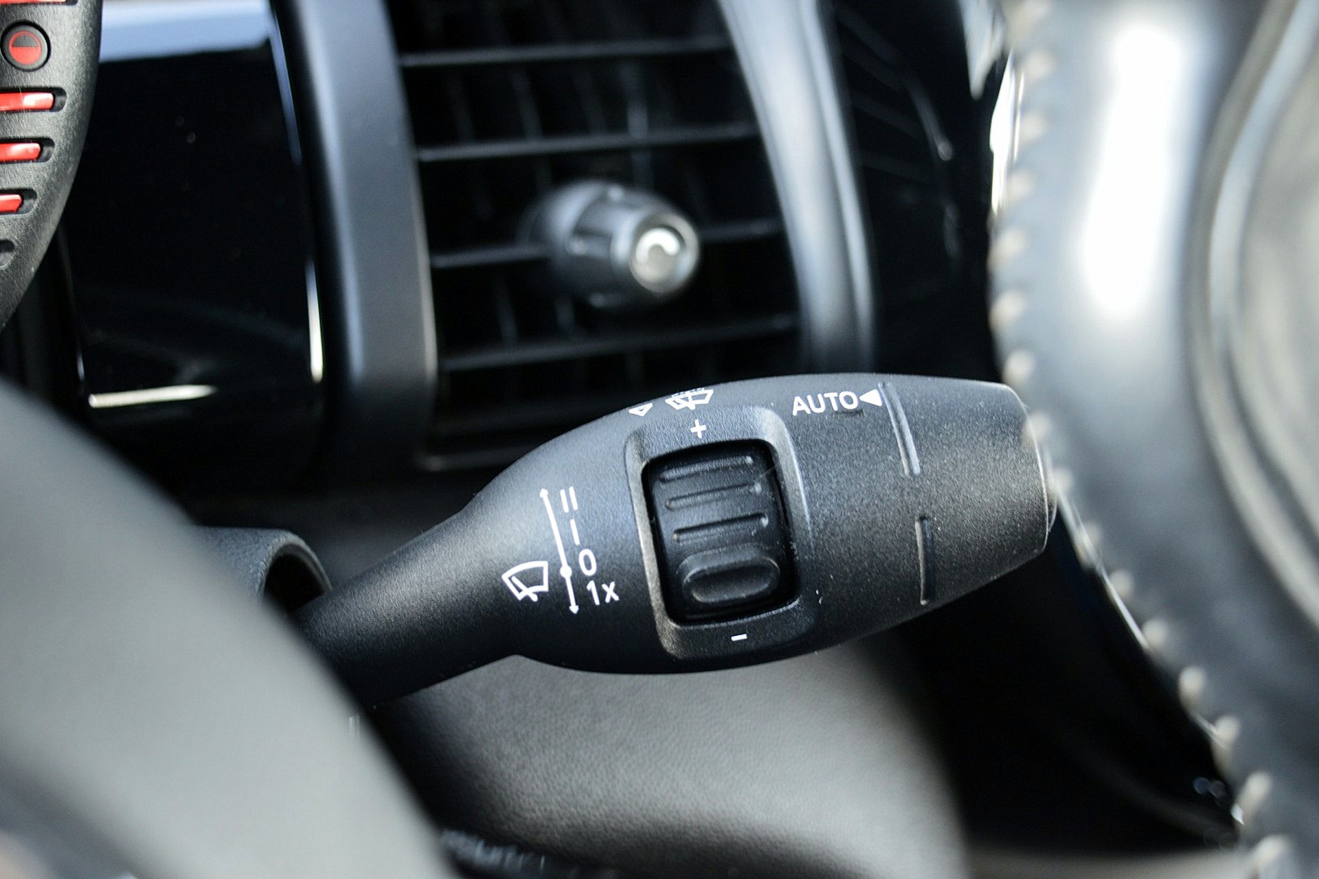 MINI Cabrio 1.5 Cooper Chili Serious Business 48049689-27.jpg | ABC Auto's