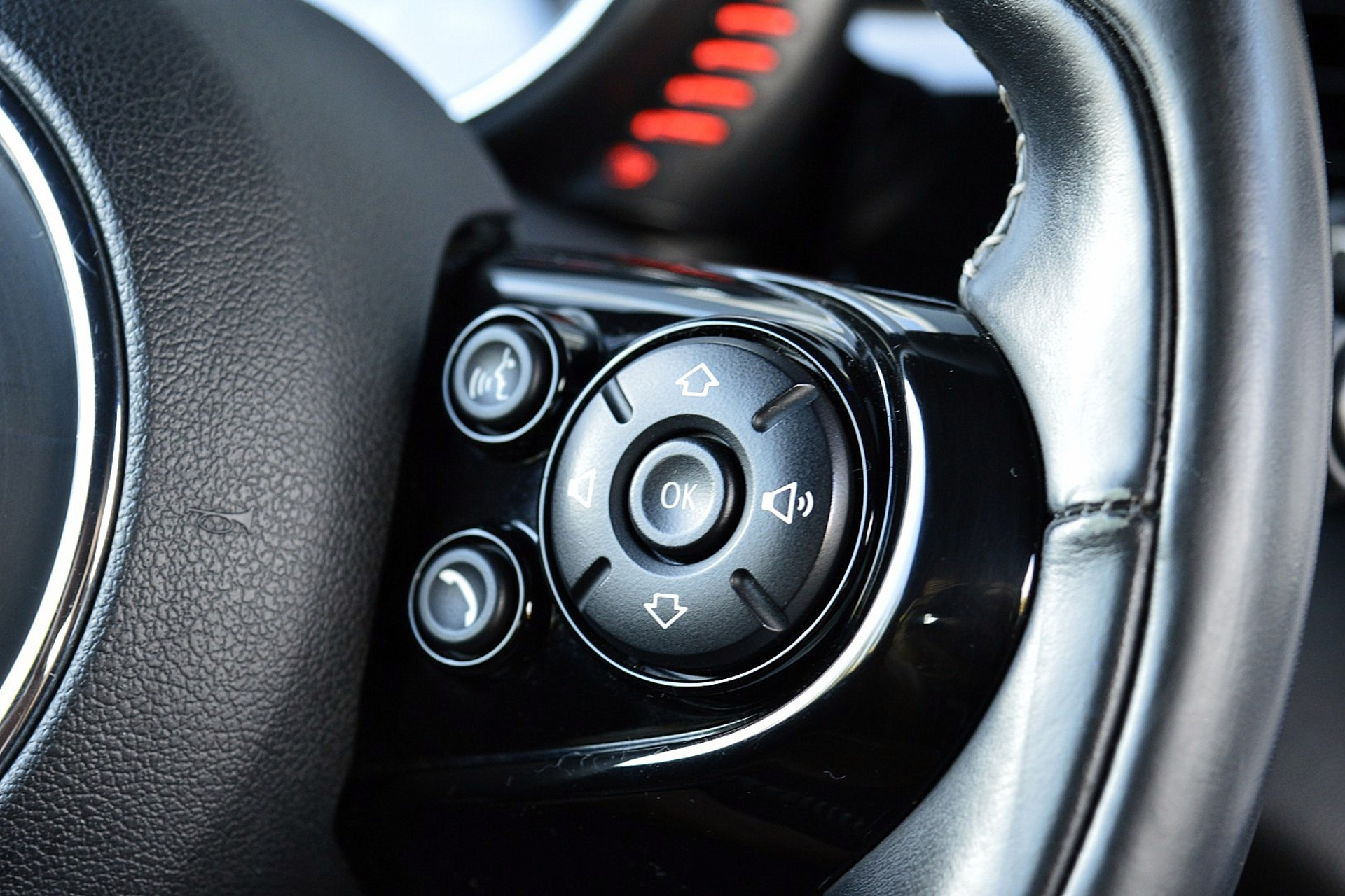 MINI Cabrio 1.5 Cooper Chili Serious Business 48049689-30.jpg | ABC Auto's