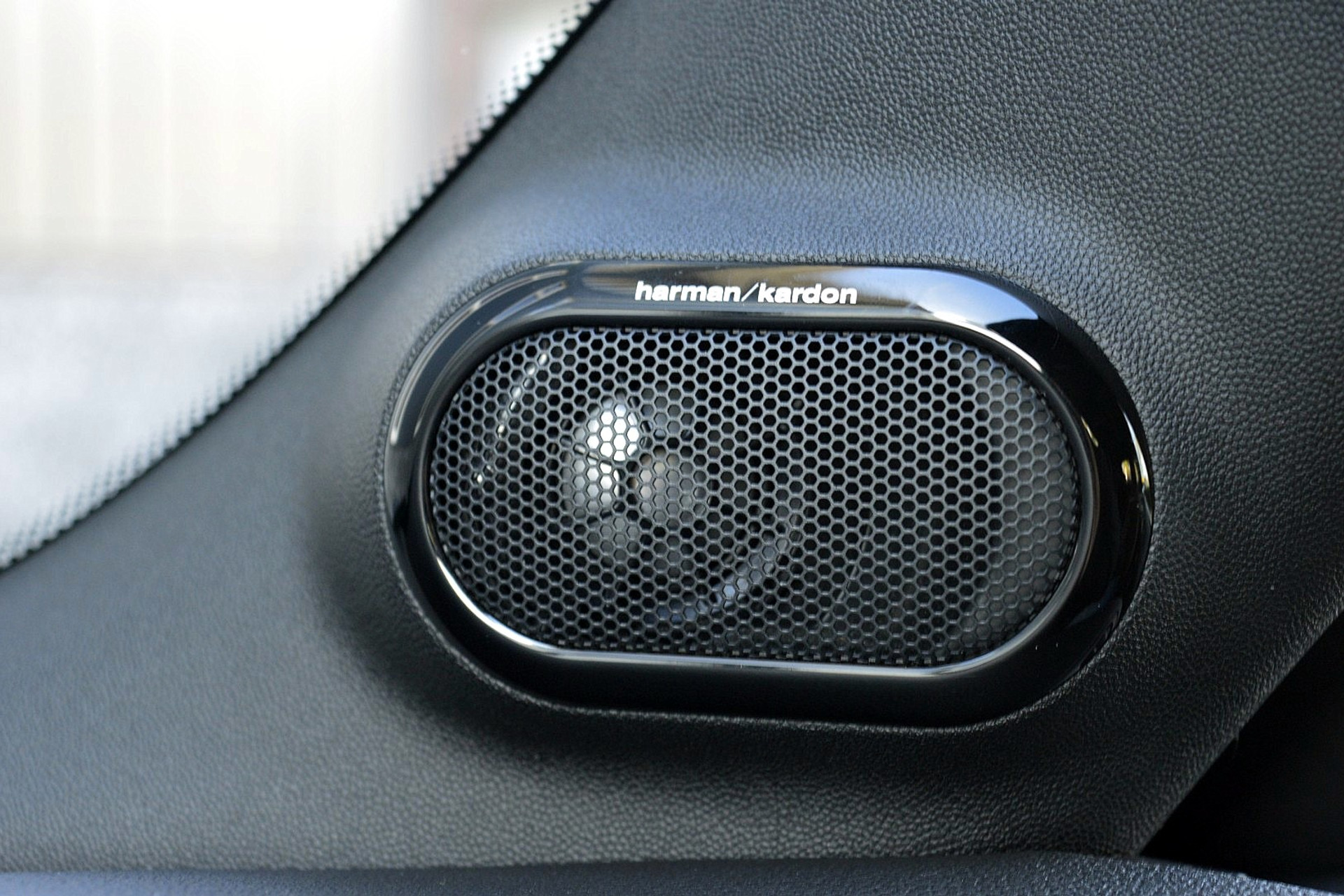 MINI Cabrio 1.5 Cooper Chili Serious Business 48049689-31.jpg | ABC Auto's