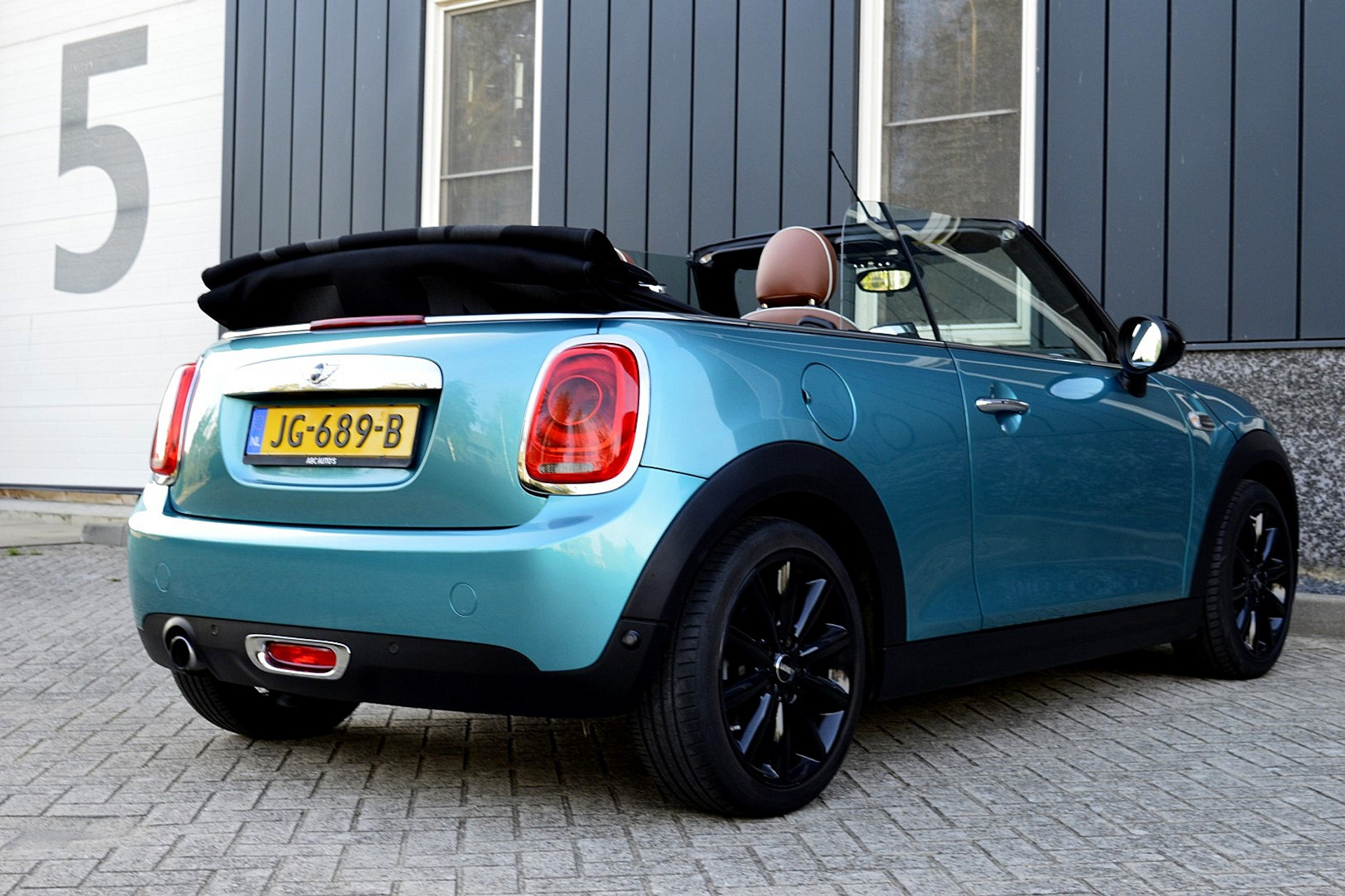 MINI Cabrio 1.5 Cooper Chili Serious Business 48049689-4.jpg | ABC Auto's