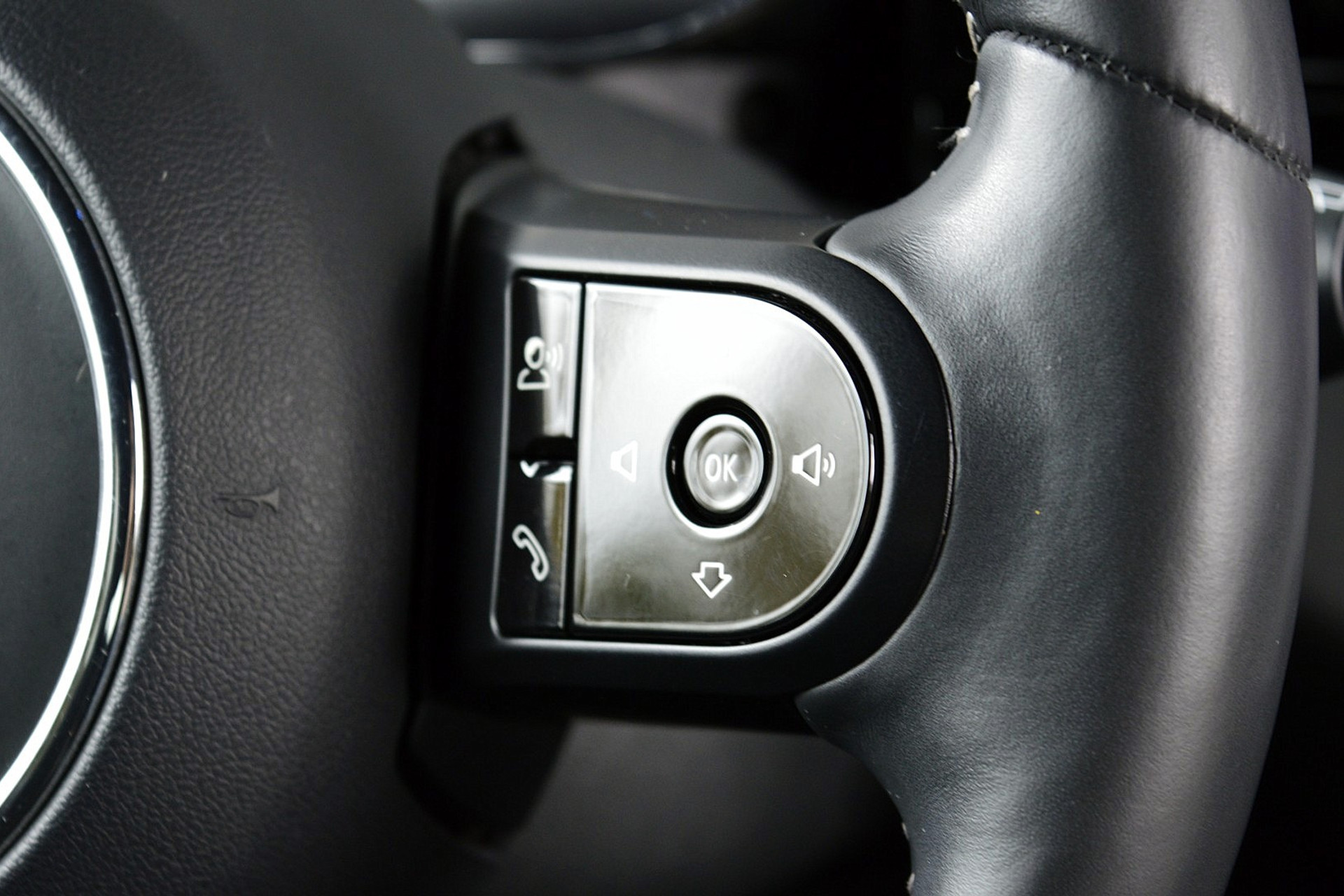 MINI Mini 1.5 Cooper Camden Go Edition 48555464-34.jpg | ABC Auto's