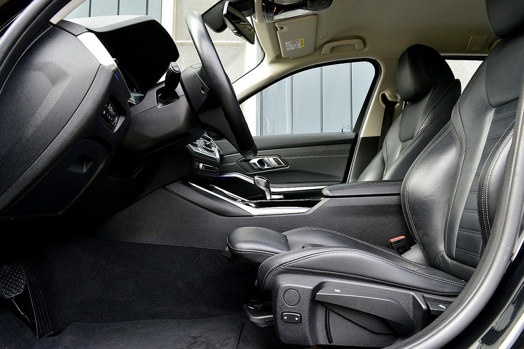 BMW 3 Serie Touring 320i Sport-Line High Executive Edition 49541116-10.jpg | ABC Auto's