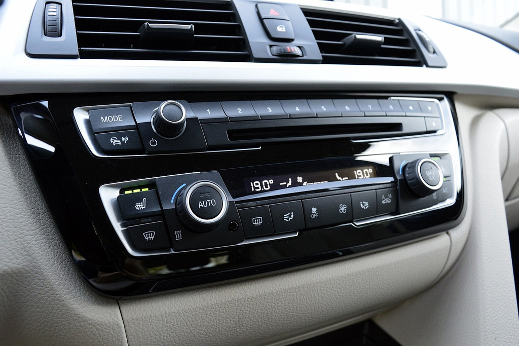 BMW 3 Serie Touring 320i Centennial High Executive 53814362-24.jpg | ABC Auto's
