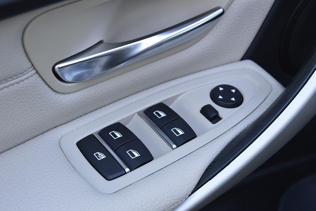 BMW 3 Serie Touring 320i Centennial High Executive 53814362-27.jpg | ABC Auto's